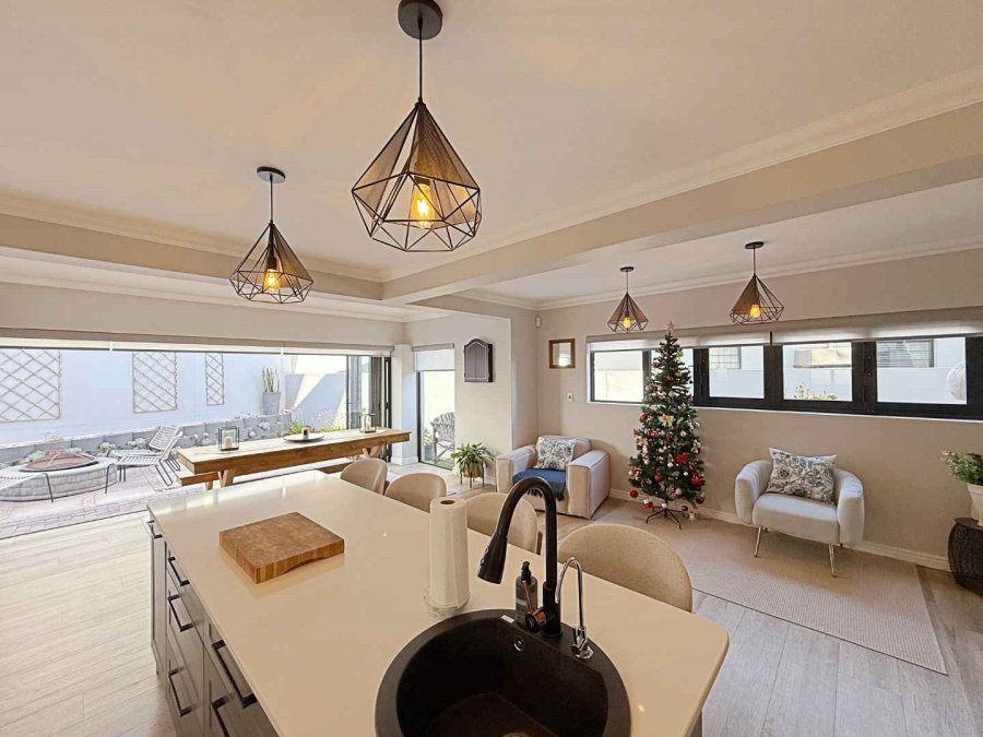 4 Bedroom Property for Sale in Calypso Beach Western Cape